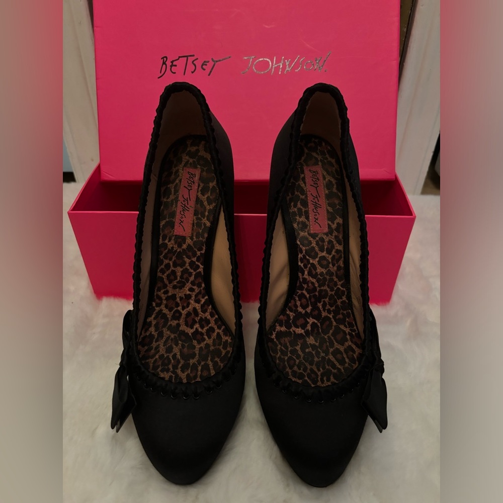 Betsey Johnson Black Pumps